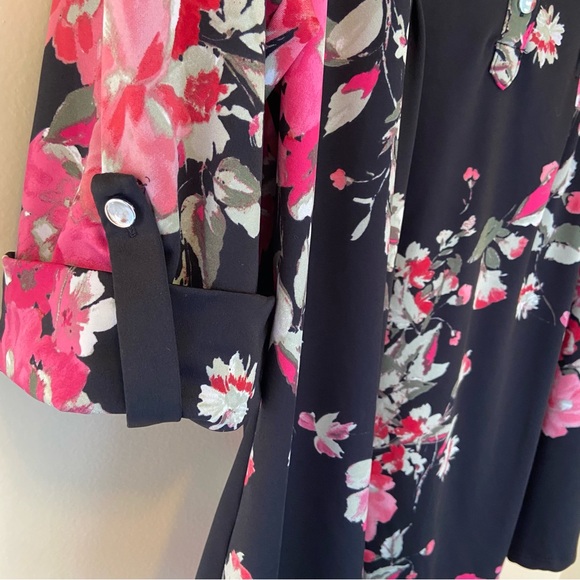 AVENUE Babydoll Blouse Black and Pink Floral size 22/ 24 - Picture 5 of 5